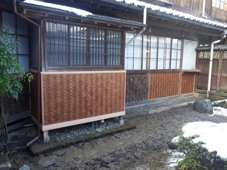 北方文化博物館外壁腰板貼替え工事